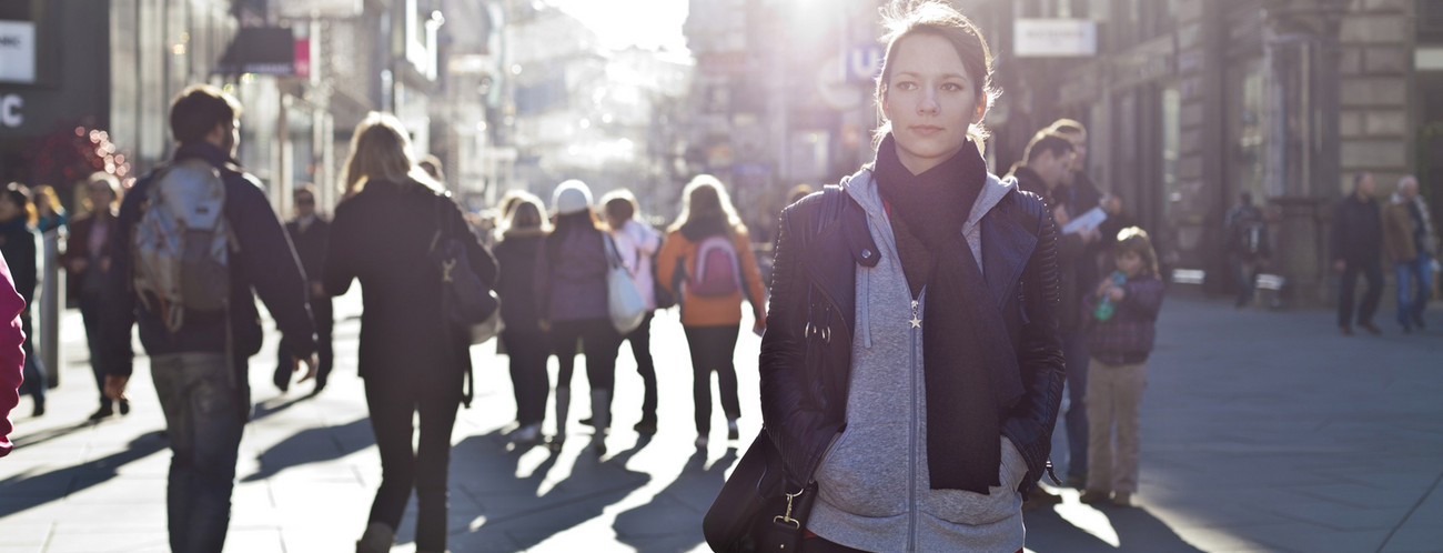 140407 Ausländer EU-Bürger Fotolia 700x360 Menschen in einer Stadt. Quelle: Fotolia.